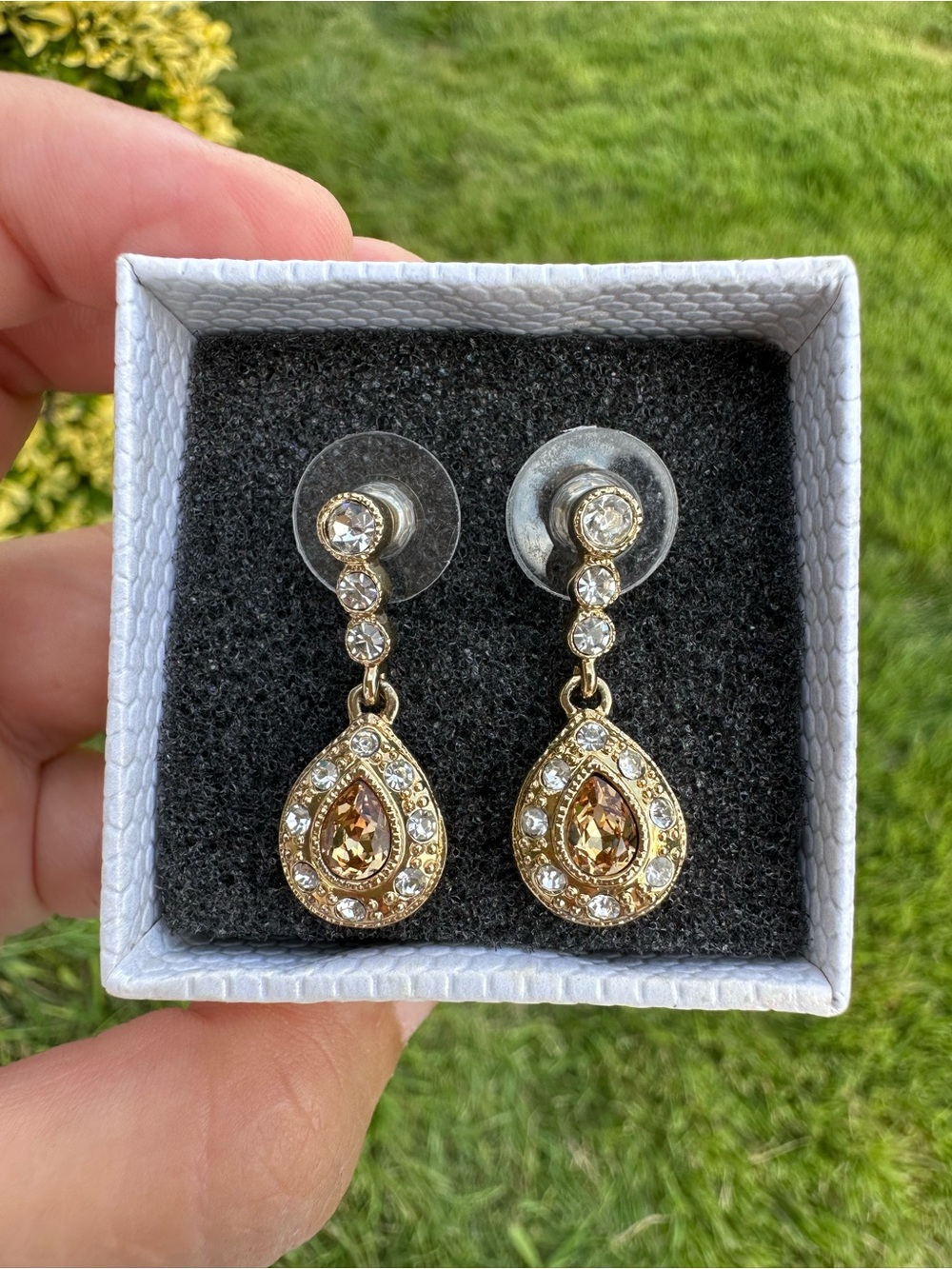 High Quality Vintage Gold-Tone Teardrop Crystal Drop Earrings - Champagne Stones